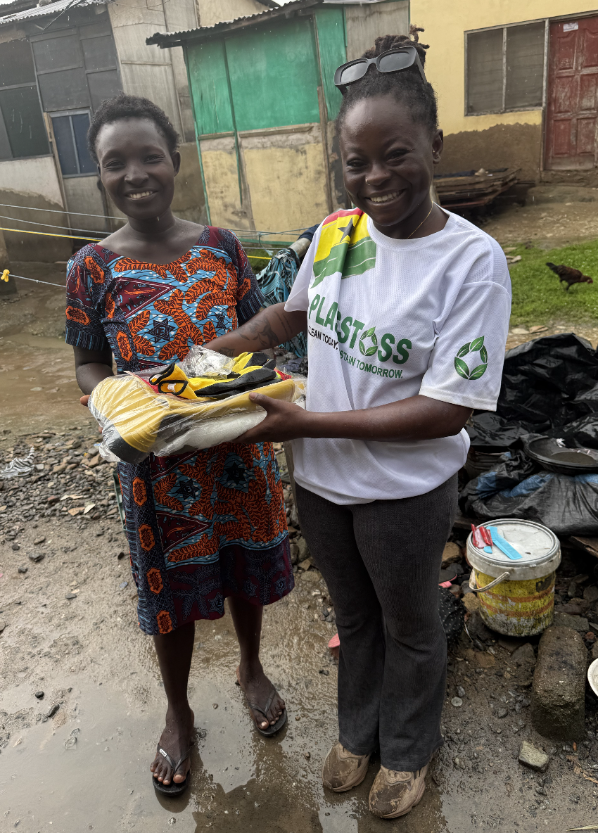 Collector receiving new boots and gloves from the Plastoss team